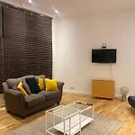 Fulham Unique & Large Flat With 2 Full En-Suites