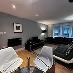 Modern Apartment In Central London By River Thames
