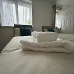 Cozy 3 Bed Near Greenwich Fast Wifi & Free Parking