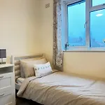 Cozy 3 Bed Near Greenwich Fast Wifi & Free Parking
