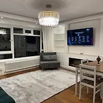 Spacious Flat Close To Wembley Stadium