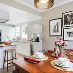 Beautiful And Spacious 2 Bed, 2 Bath Apartment Bordering Fulham And Chelsea - Entire Apartment With Private Entrance