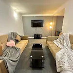 Hyde Park Comfortable Family Apartment