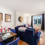 Boutique Shepherds Bush Abode-Garden-Sleeps 12