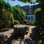 Bright Cozy Garden Retreat W Fast Wifi & 5Min To Tube Subway Metro & Close To Park & Street Parking P4P