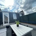 Beautiful And Spacious 2 Bed, 2 Bath Apartment Bordering Fulham And Chelsea - Entire Apartment With Private Entrance