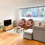Spacious 3-Bedroom Flat In Holloway With Unique Central Patio With Free Wi-Fi