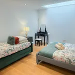 Spacious 3-Bedroom Flat In Holloway With Unique Central Patio With Free Wi-Fi