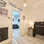 Modern 1-2 Bedroom East Ldn Flat With Private Garden
