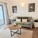 Stunning 1-Bedroom Flat In Canary Wharf Free Parking Near London Museum