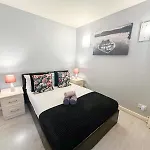 Stunning 1-Bedroom Flat In Canary Wharf Free Parking Near London Museum