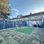 Modern 1-2 Bedroom East Ldn Flat With Private Garden