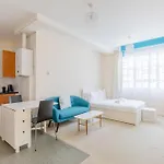 Charming 1Bd Flat In A Victorian Chocolate Factory