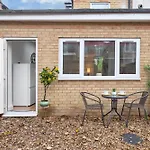 Serene 2-Bed London Escape With Garden & Parking- Central Vibes, Suburban Calm-Book Instantly & Save On Long Stays!