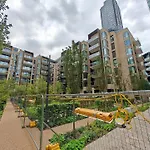 Lavish 2 Bedroom Flat With Private Balcony In Clerkenwell, Barbican