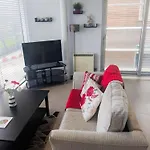 Lt Grove Apartment - Stratford