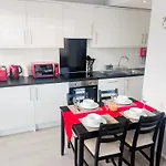Lt Grove Apartment - Stratford