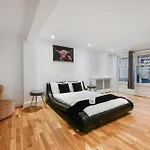 Fulham Unique & Large Flat With 2 Full En-Suites