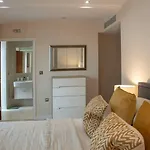 Westminster 2 Bed 2 Bath Apartment