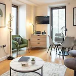 Westminster 2 Bed 2 Bath Apartment