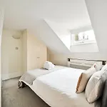 Classic Knightsbridge Townhouse