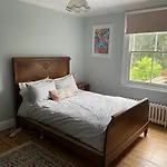 Large Five Bed Victorian Family House With Large Garden
