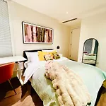 High Standard Rooms Near Excel And Royal Victoria Station