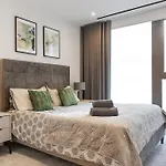 Luxury 2 Bed And 2 Bath Flat With Air Condition