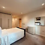 Modern 2Bed-2Bath Apartment