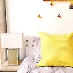 New Large 4 Bedroom & 3 Bathroom Flat Near Angel Station In Zone 1 London For Max 13 Guests