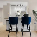 Modern Comfort In Prime Location