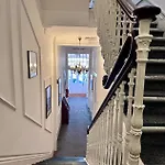 Acacia Hotel
