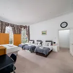 Royal Apartment By 02 Arena With Free Parking And Wi-Fi