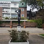 Luxe And Modern Studio- Sleeps Three