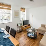 Beautiful 2-Bed, 2 Bathrooms Flat In Zone 1, - Just Minutes Walk To High Street Kensington, Earls Court, Hyde Park