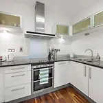 Londwell, Canary Wharf River Thames Balcony Apartment