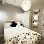 Comfortable Family Apartment Near Central London