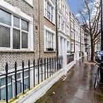 Vibrant 2 Bedroom Flat In Victorian House, Earl\'S Court