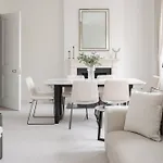 Exquisite Single-Level Knightsbridge Flat Wlift