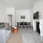 Experience Kensington Class In 2Bd Apt