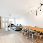 Stylish 2Bedroom Apartment With Balcony