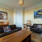 Stylish 2Bed Steps From Iconic Waterloo!