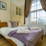 Stylish 2Bed Steps From Iconic Waterloo!