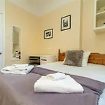 Stylish 2Bed Steps From Iconic Waterloo!
