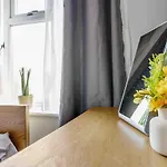 Lovely 2-Bed Rental Close To Excel And O2 Arena