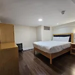 Cromwell Hotel