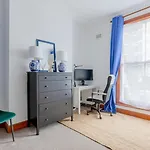 Spacious And Inviting 4Bd Home Haggerston