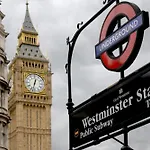London Calling: 2Br Flat With Chic London Flair