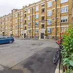London Bridge Compact Apartment, Sleeps 3 , Tube 3 Mins Walk , Zone 1 , Weekly Offers