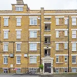 London Bridge Compact Apartment, Sleeps 3 , Tube 3 Mins Walk , Zone 1 , Weekly Offers